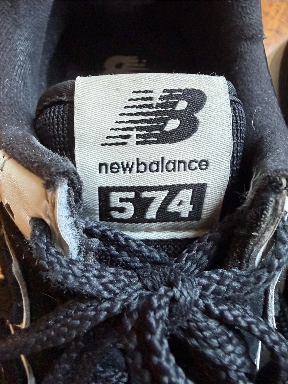 New Balance Womens 574 Blsck Suede Stacked Sneakers | W 9.5 US